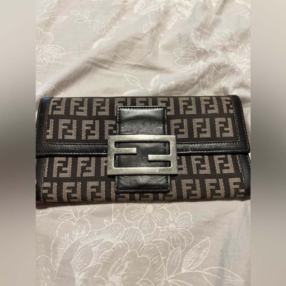 Fendi Long Wallet - Picture 2 of 11
